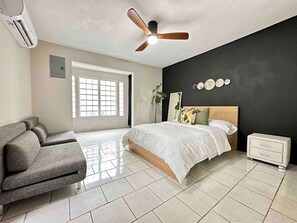 3 bedrooms, iron/ironing board, WiFi, bed sheets