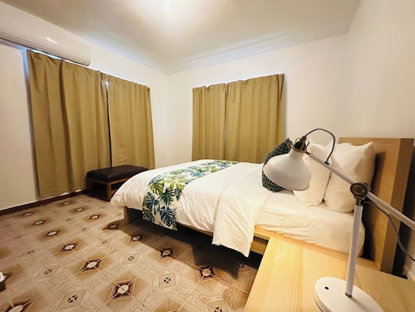 Iron/ironing board, free WiFi, bed sheets