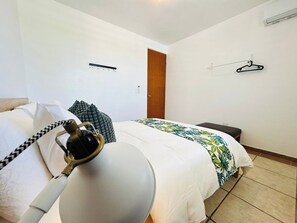 2 bedrooms, iron/ironing board, WiFi