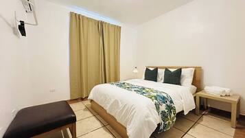 2 bedrooms, iron/ironing board, WiFi