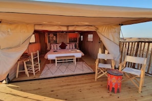 Outdoor dining - Nkhila Lodge (Sidi Badhaj)