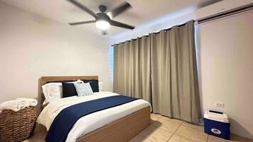 2 slaapkamers, een strijkplank/strijkijzer, gratis wifi, beddengoed