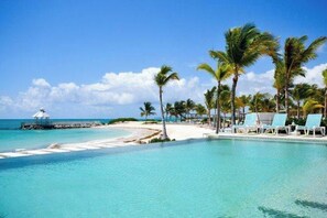 Pool - Luxury Apartment With Pool Cap Cana (Punta Cana)