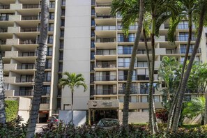 Exterior - Ocean View | Walk to Mall | Free Parking, W/D, AC (Aiea)