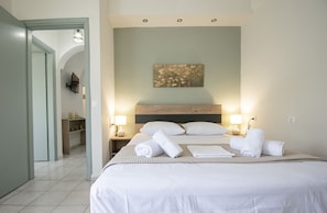 2 chambres, fer et planche à repasser, Wi-Fi, draps fournis