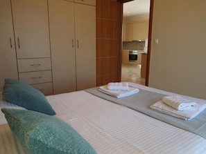 3 chambres, fer et planche à repasser, Wi-Fi, draps fournis