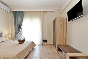 1 dormitorio, tabla de planchar con plancha, Internet y ropa de cama