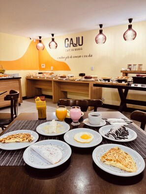 Bữa sáng buffet hàng ngày với phụ phí nhỏ 