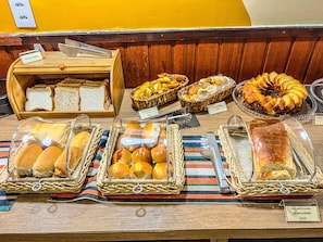 Daily buffet breakfast (BRL 35 per person)