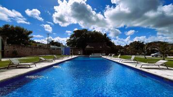 Outdoor pool, open 8:00 AM to 9:00 PM, pool loungers