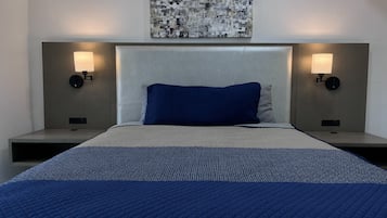 Standard Room, 1 Queen Bed, Garden View | Laptop workspace, blackout drapes, iron/ironing board, free WiFi