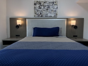 Standard Room, 1 Queen Bed, Garden View | Laptop workspace, blackout drapes, iron/ironing board, free WiFi - Casa Muranta (Cancún)