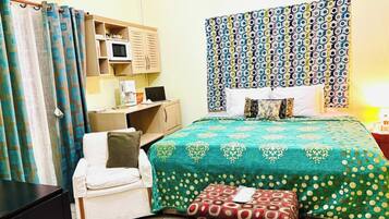 1 slaapkamer, een strijkplank/strijkijzer, internet, beddengoed