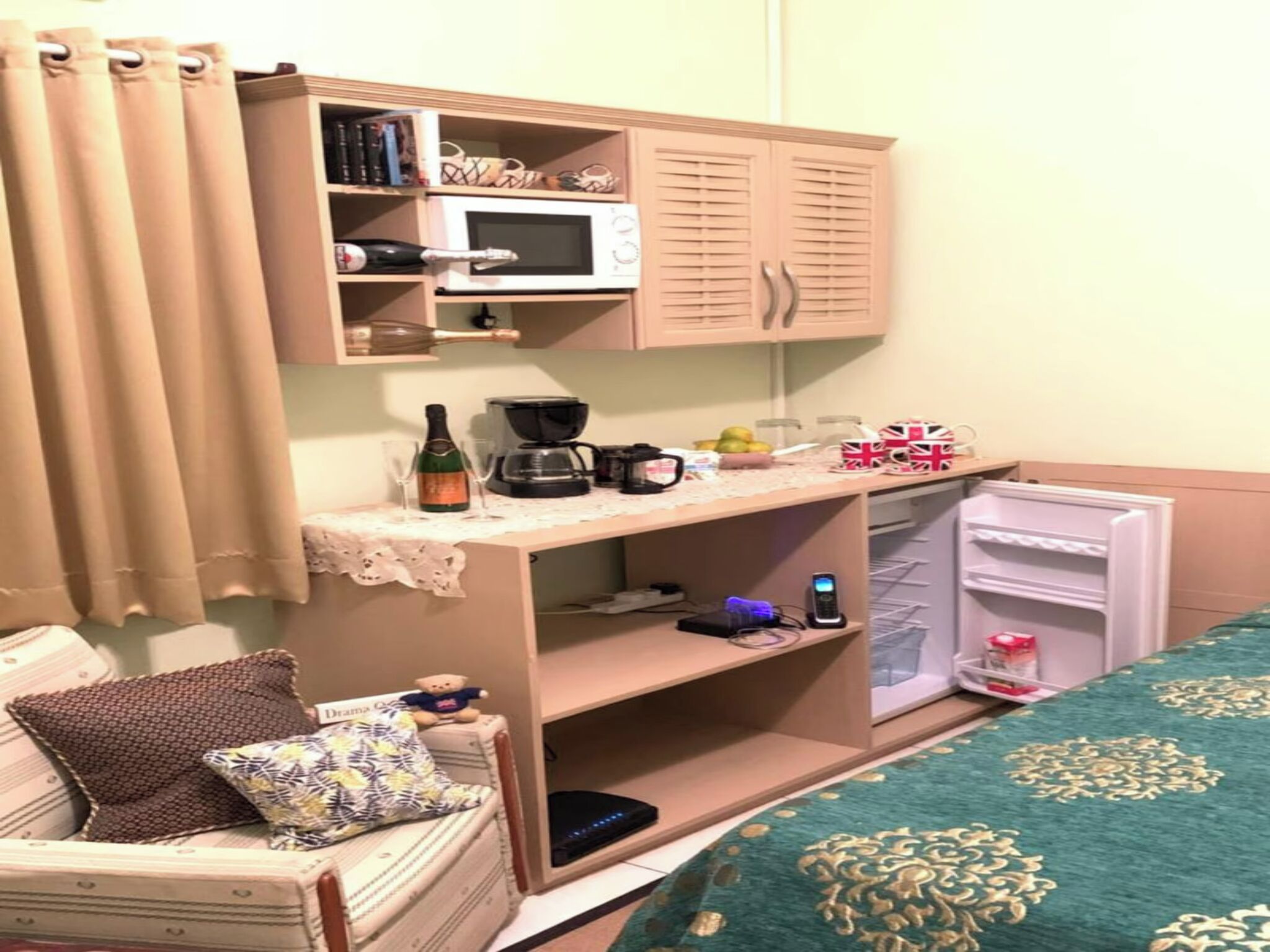 1 habitación, tabla de planchar con plancha, internet y ropa de cama 