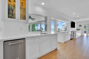 Réfrigérateur, four, lave-vaisselle