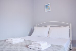1 bedroom, iron/ironing board, Internet, bed sheets