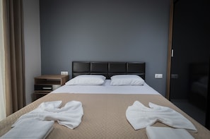 2 chambres, fer et planche à repasser, accès Internet
