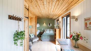 1 bedroom, individually decorated, individually furnished, free WiFi