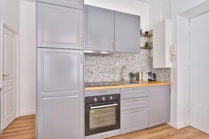 Cots/infant beds - Newly Renovated ! Stunning 2Br Apt in the Heart of Paris 15 (Paris)
