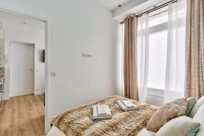 Cots/infant beds - Newly Renovated ! Stunning 2Br Apt in the Heart of Paris 15 (Paris)