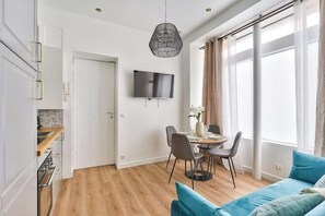 Cots/infant beds - Newly Renovated ! Stunning 2Br Apt in the Heart of Paris 15 (Paris)