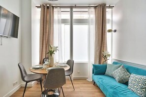 Cribs/infant beds