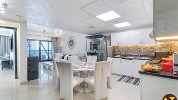 奢华公寓, 城市景观 | 客房内用餐