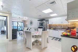 Lyxlägenhet - utsikt mot staden | Matservice på rummet