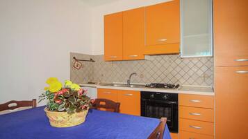 Villa | Cocina privada | Horno, parrilla de estufa, cafetera y tetera y tetera eléctrica