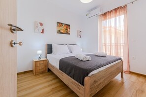 3 chambres, fer et planche à repasser, accès Internet, draps fournis