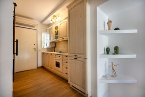 Micro-ondes, four, plaque de cuisson, lave-vaisselle