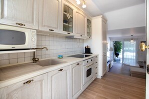 Micro-ondes, four, plaque de cuisson, lave-vaisselle