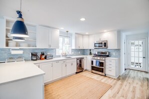 Microwave, stovetop, dishwasher, coffee/tea maker