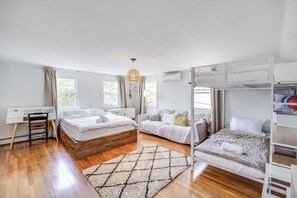 3 bedrooms, free WiFi, bed sheets