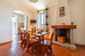 Apartment, 3 Bedrooms, Balcony | Dining room - Relaxing Holiday Home 50mt From the sea (Castelsardo)