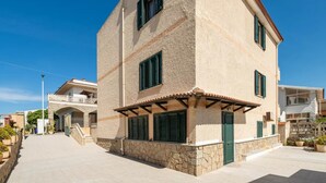 Apartment, 3 Bedrooms, Balcony | Front of property