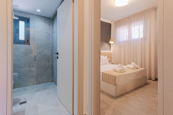 1 chambre, fer et planche à repasser, accès Internet, draps fournis