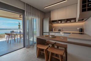 Fridge, dishwasher, coffee/tea maker, toaster