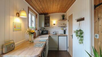 Cookware/dishes/utensils