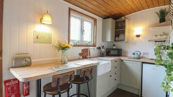 Cookware/dishes/utensils