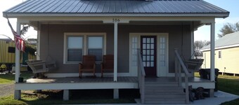 Charming 2-bedroom cottage in cool Chauvin with AC