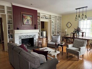 Smart TV, fireplace