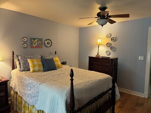 4 bedrooms, iron/ironing board, WiFi, bed sheets