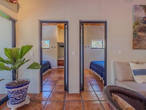 2 sovrum, värdeförvaringsskåp på rummet och strykjärn/strykbräda