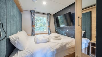 2 bedrooms, individually decorated, individually furnished, free WiFi