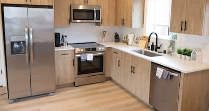 Breathtaking Family Home In Downtown - Quite, Cozy, Retreat