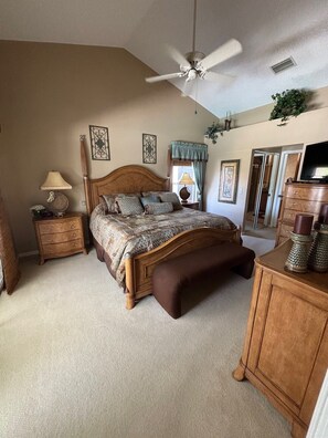2 bedrooms, iron/ironing board, WiFi, bed sheets - Waterfront Paradise (Port Charlotte)