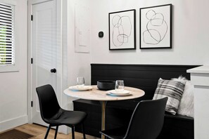 House (6 Bedrooms) | Interior