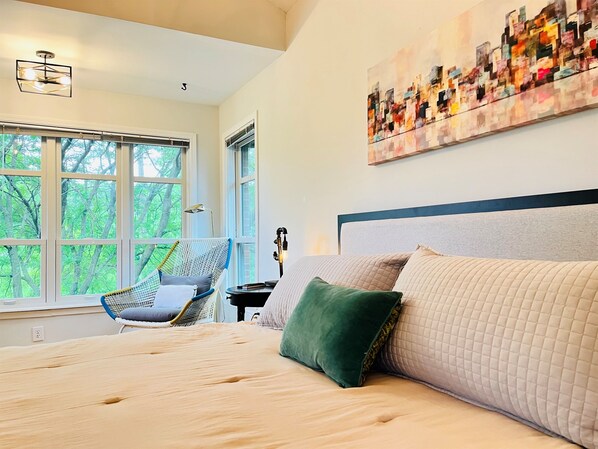 2 habitaciones, escritorio, tabla de planchar con plancha y wifi gratis 