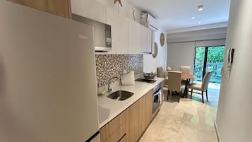 Comfort Apartment, 1 King Bed with Sofa bed | Private kitchen | Fridge, microwave, stovetop, blender